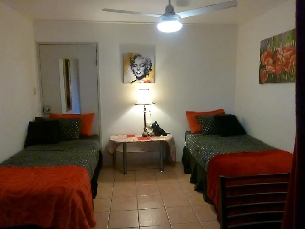 Homestay At Julie'S Cairns 0*,