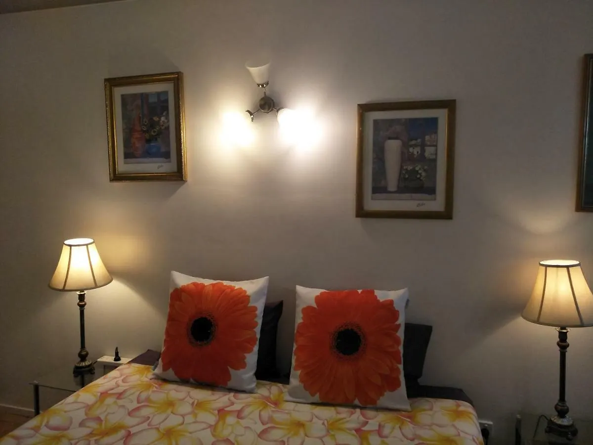 Homestay At Julie'S Cairns 0*,
